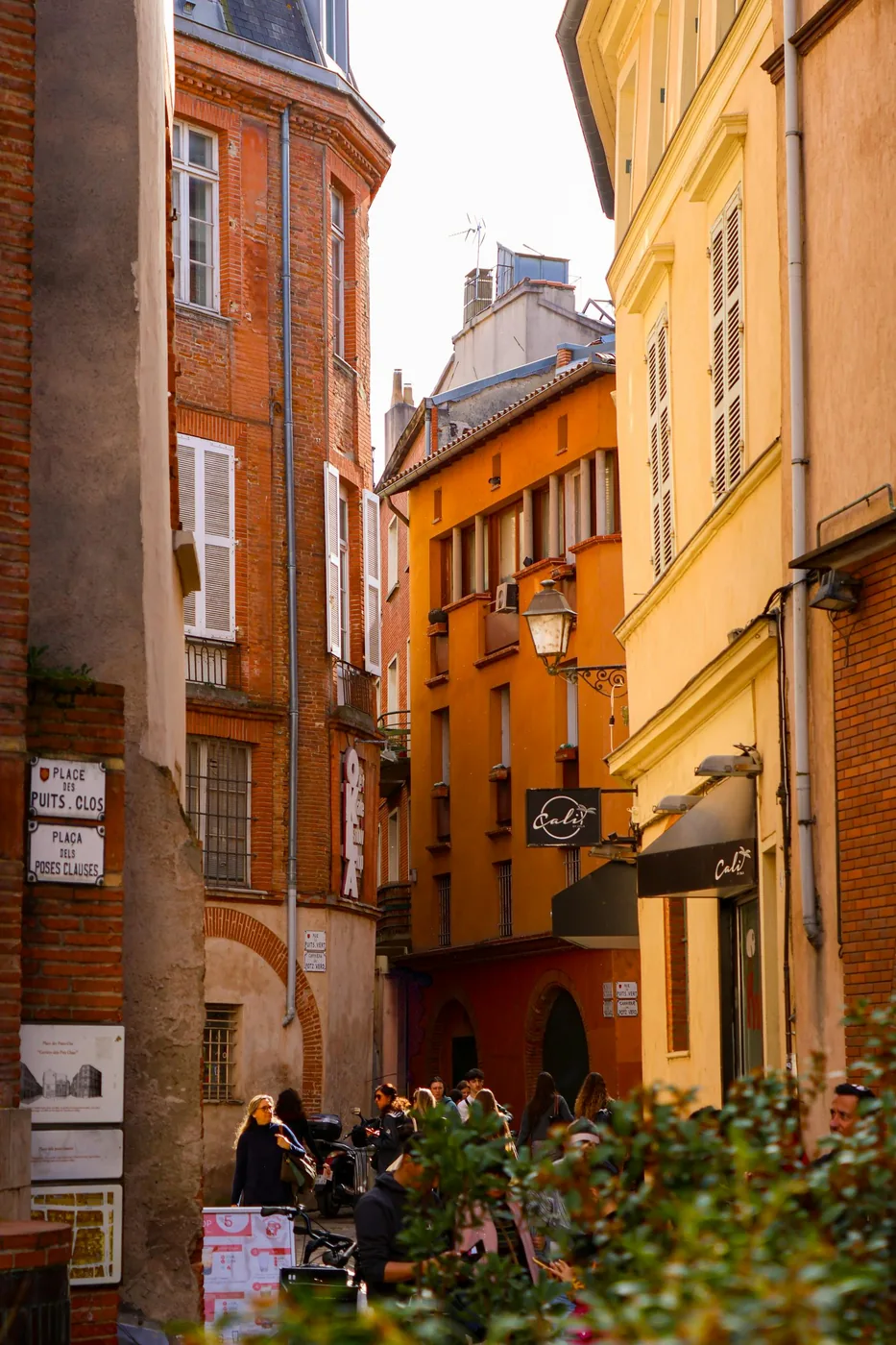 Rue vivante du centre de Toulouse pour illustrer les commerces locaux